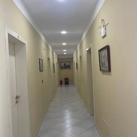 فندق Latifi *