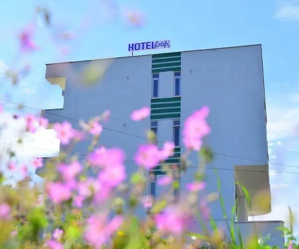 Hotel Latifi *