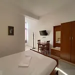 호텔 Latifi *